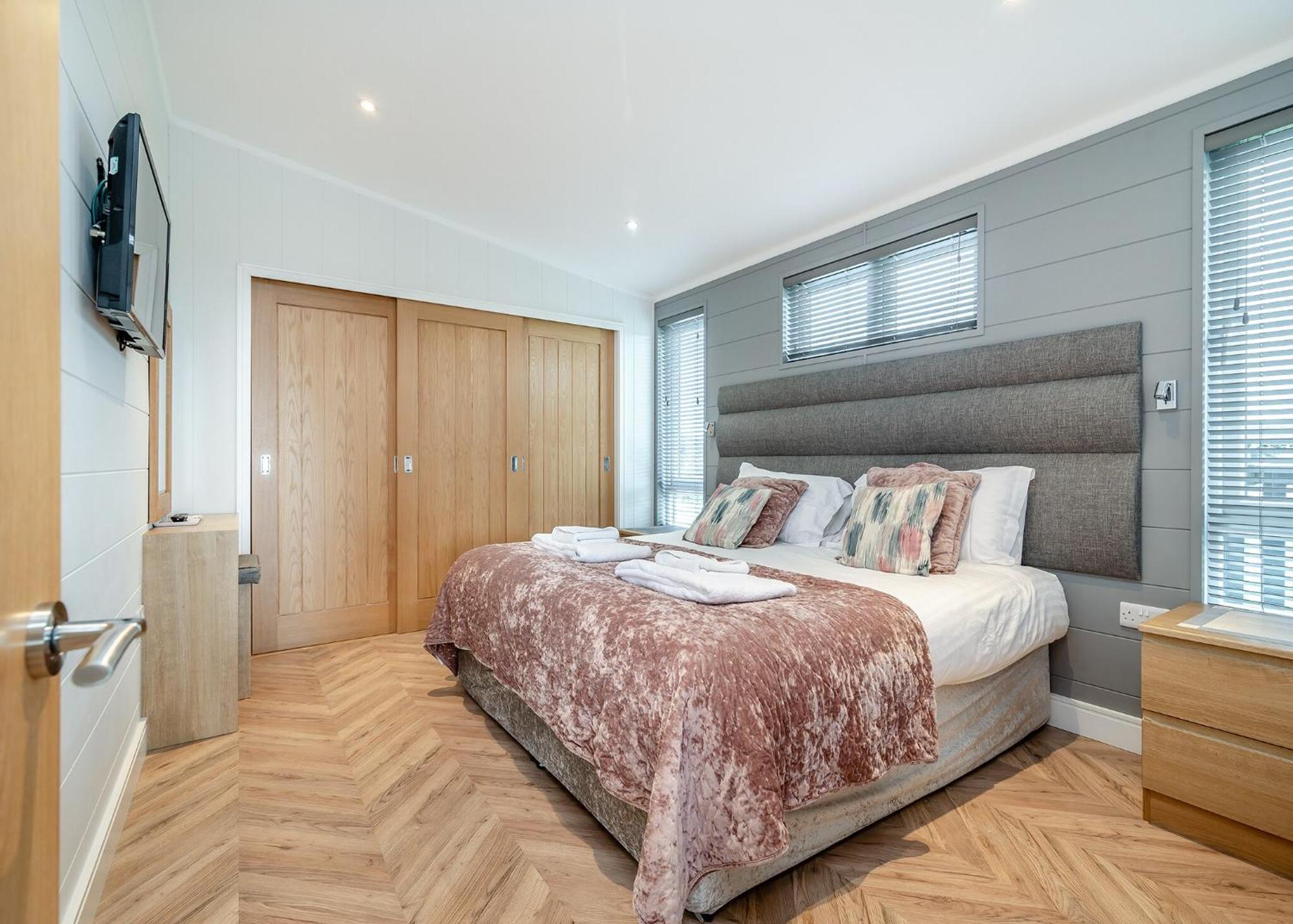 Midsomer Lodges Pilton Room photo