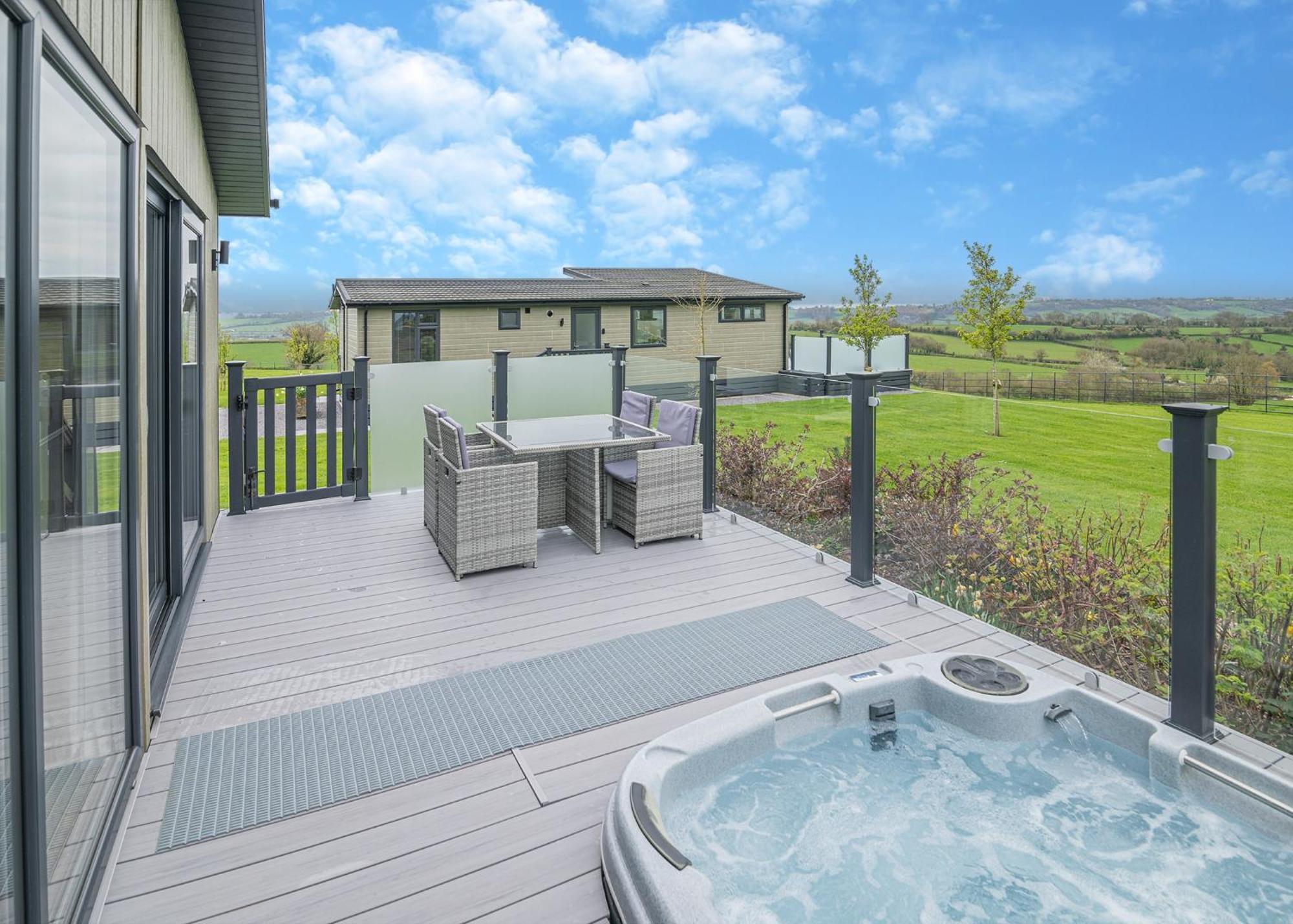 Midsomer Lodges Pilton Exterior photo