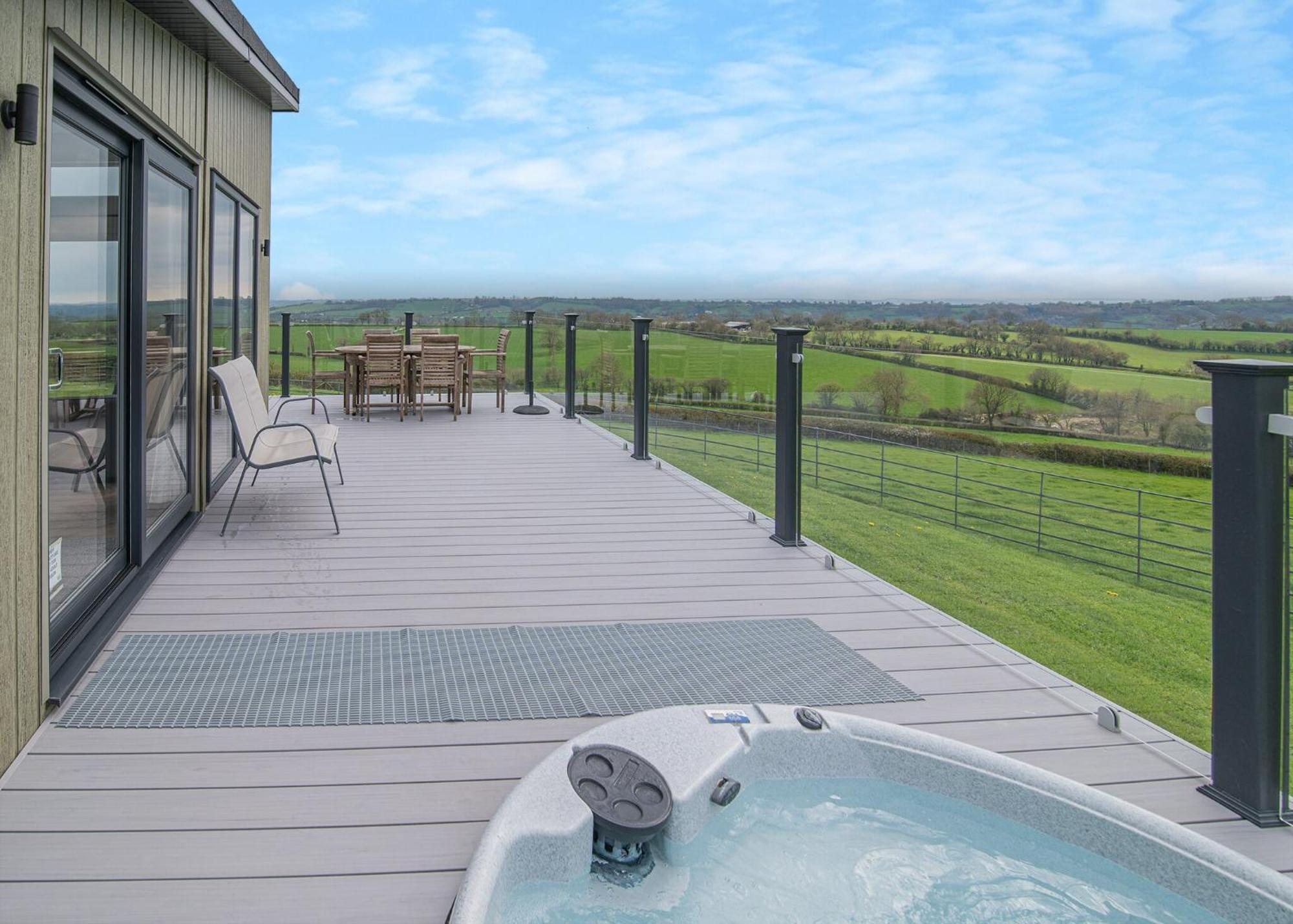 Midsomer Lodges Pilton Exterior photo